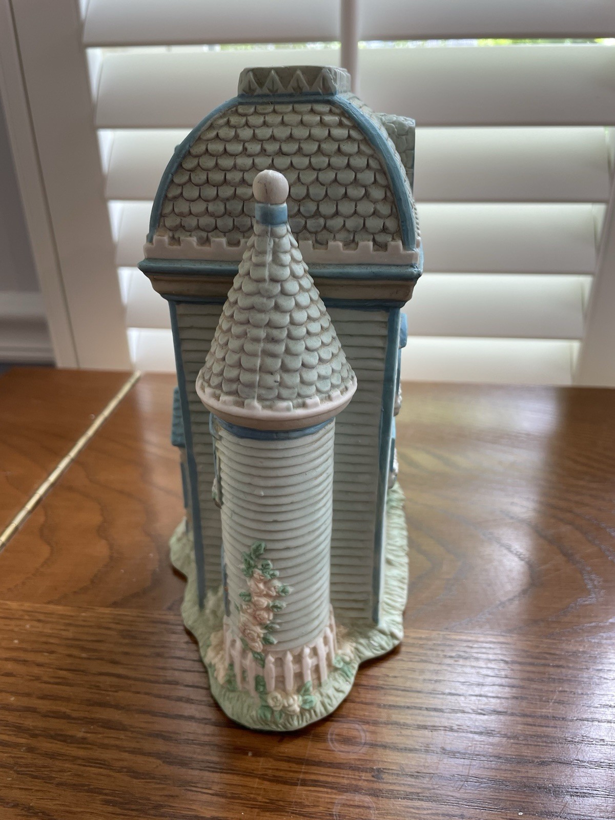 Cottontail Lane Easter Village Lighted Inn 1995