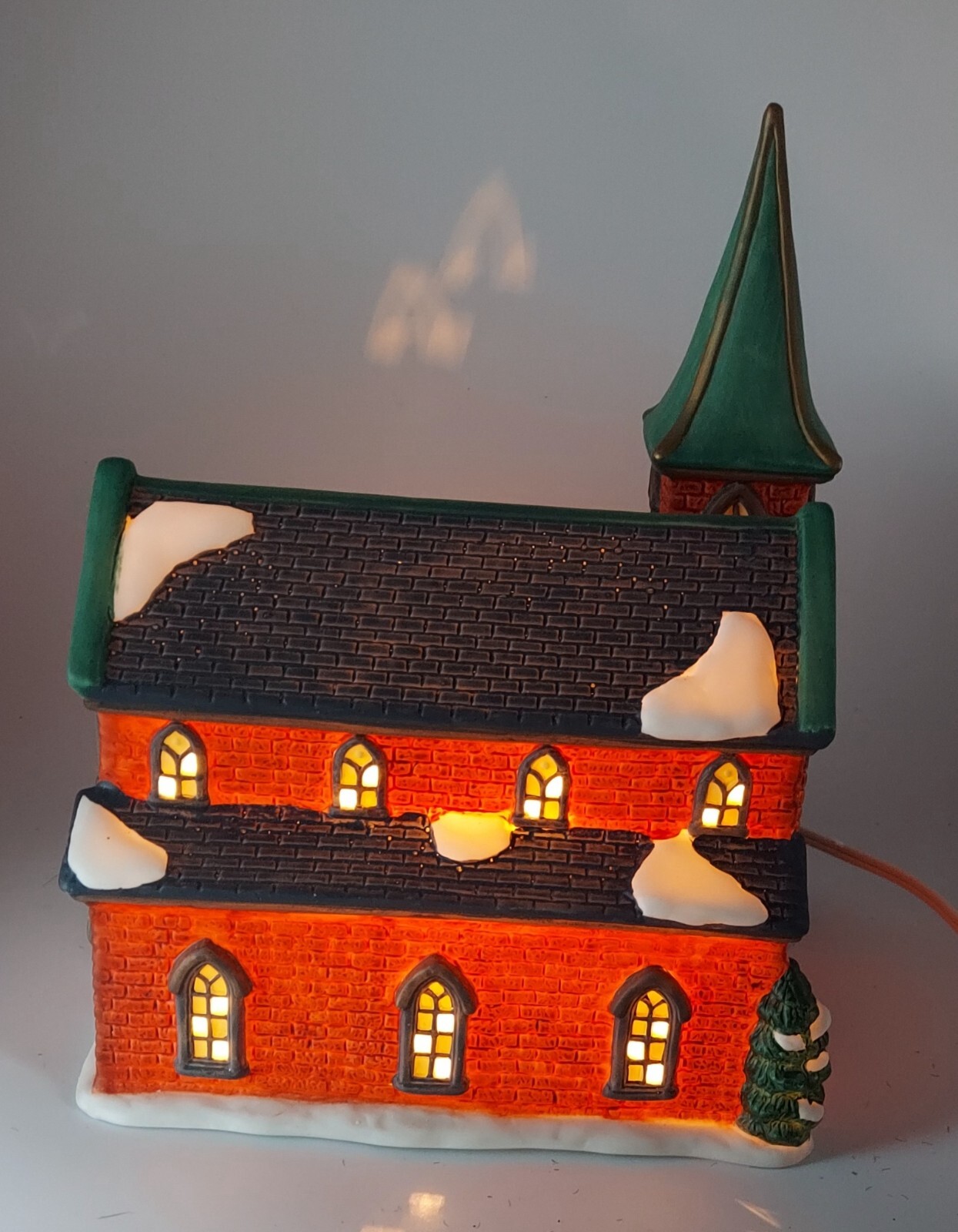 VINTAGE HAND PAINTED FINE PORCELAIN RED BRICK CHURCH LIGHTED GALLERIA CHRISTMAS