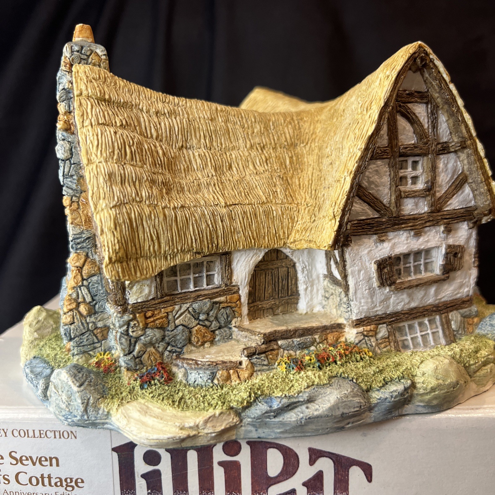 Lilliput Lane “Seven Dwarfs Cottage” The Disney Collection 50th Anniversary Ed.
