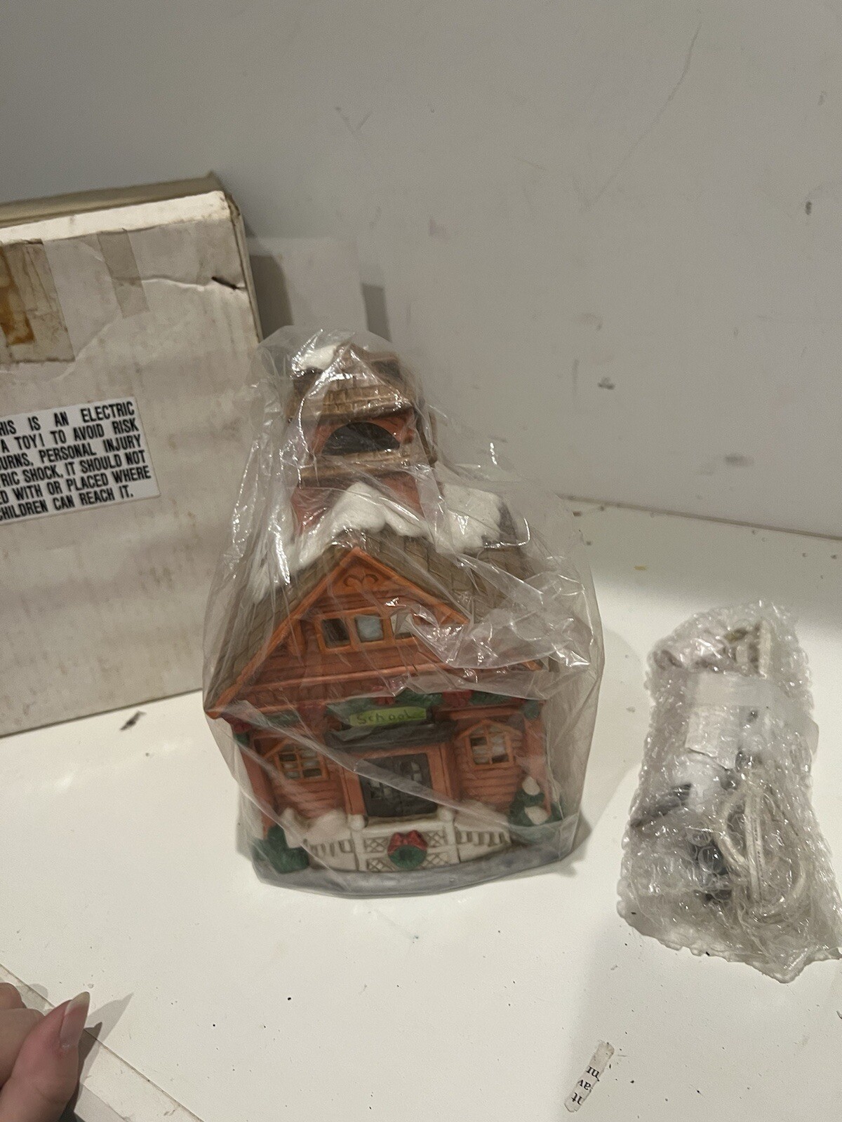 Vintage Lefton Colonial Village School #05821 By Byron Wood 1986 Christmas