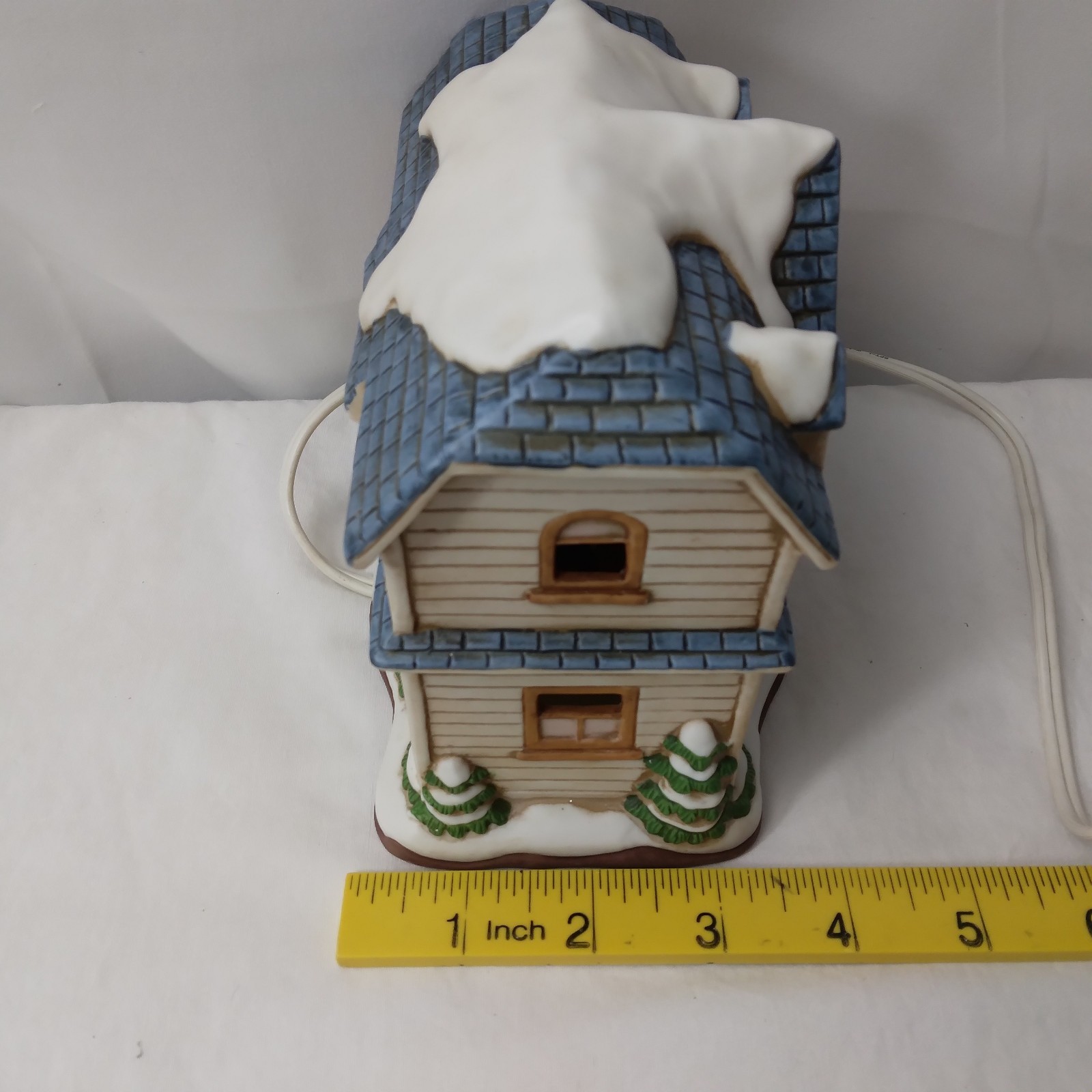 Vintage Homco Christmas Village House Building Ceramic/Porcelain Lighted