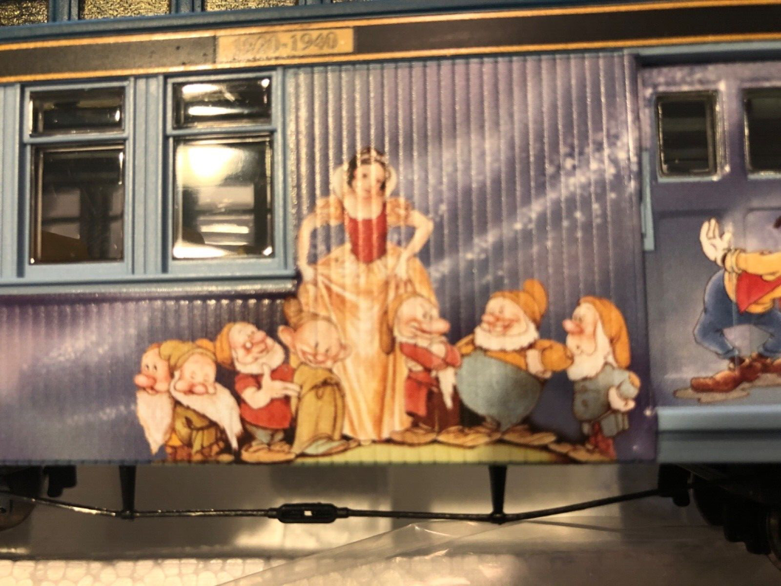 HAWTHORNE VILLAGE HO MAGIC OF DISNEY Loco, Tender,& Snow white Car