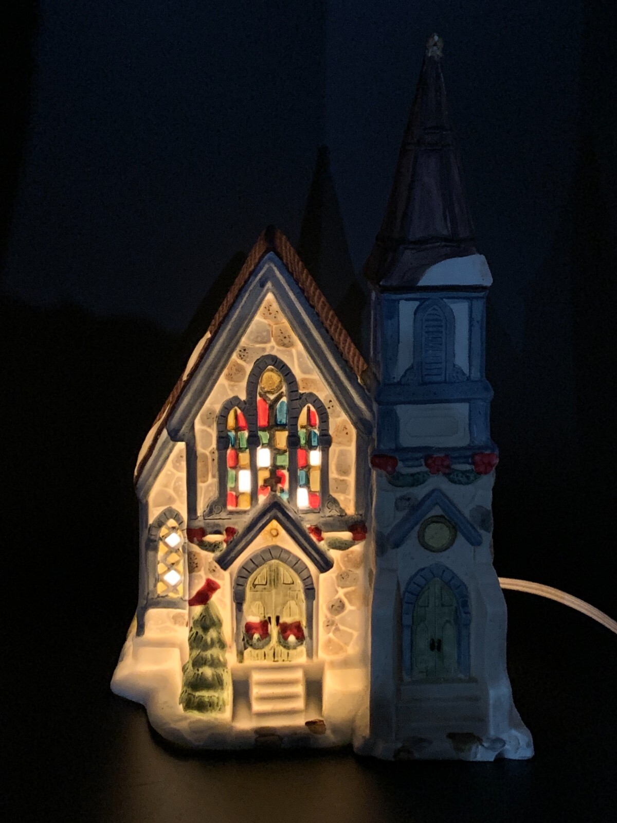 Christmas Village Porcelain Church Cathedral 1996 Lighted 10″ Four Star