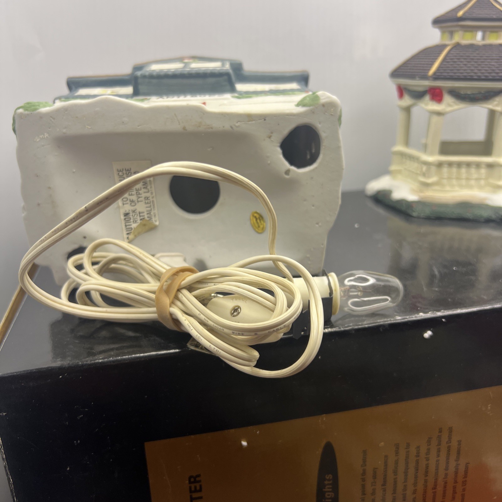 VTG 1991 OMI Christmas Village Piece “Antiques” Lighted NO ORIGINAL BOX