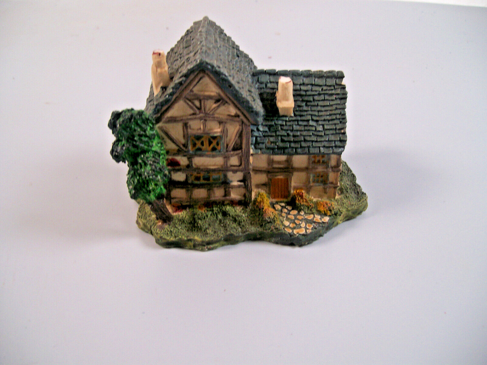 Dickens’ Village Miniatures Dept 56. Tudor Cottage Cold Cast Porcelain 1986 EUC