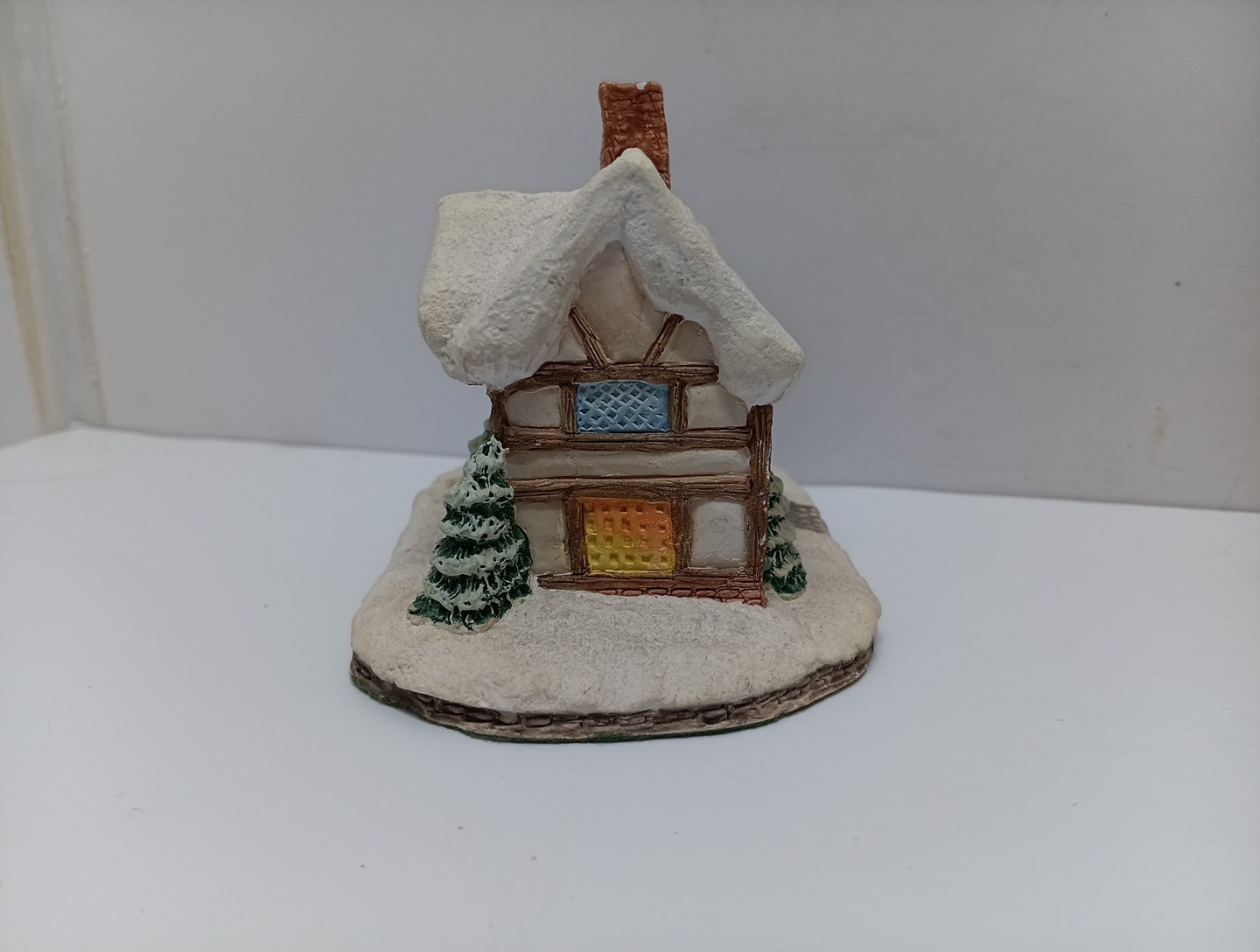 Lot Of 3 Miniture Villiage Dioramas By David Winter & Memory Lane Cottages…