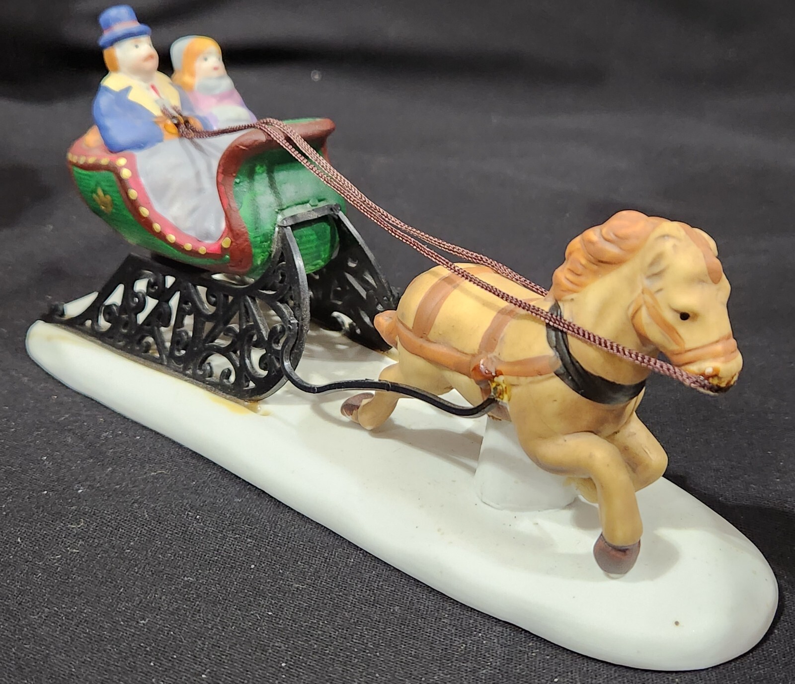 Lemax COZY SLEIGH RIDE Christmas Village figure horse drawn carriage #53158 1995