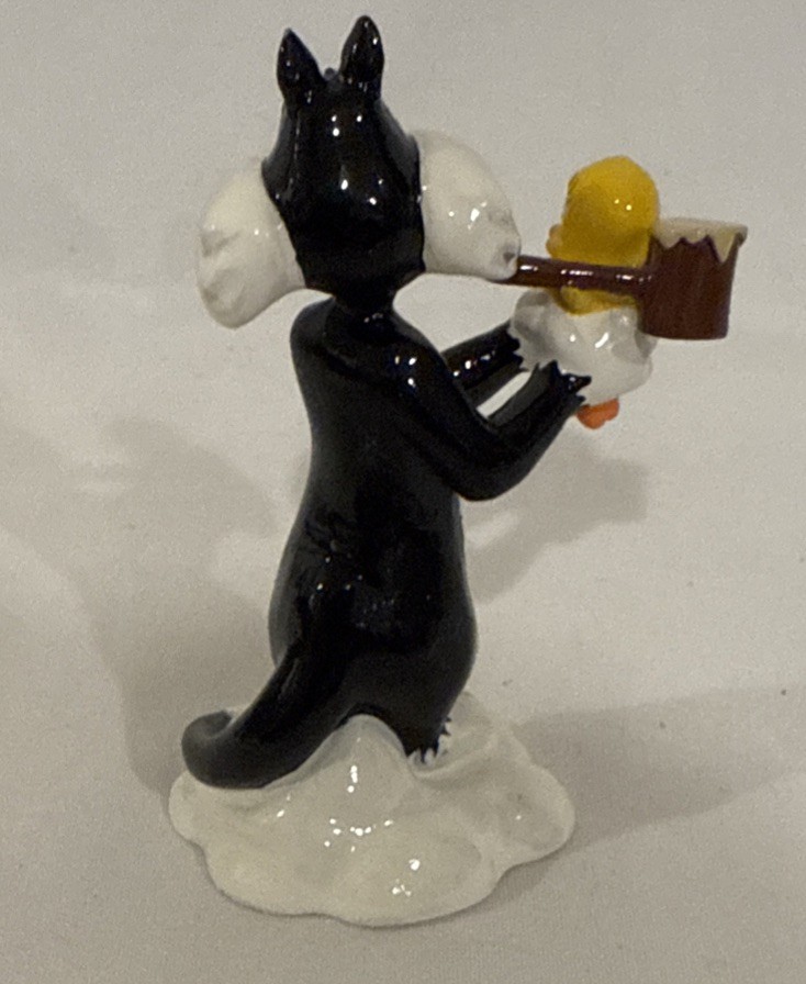 Dept 56 Looney Tunes Animation Film Festival Snow Village Christmas Read