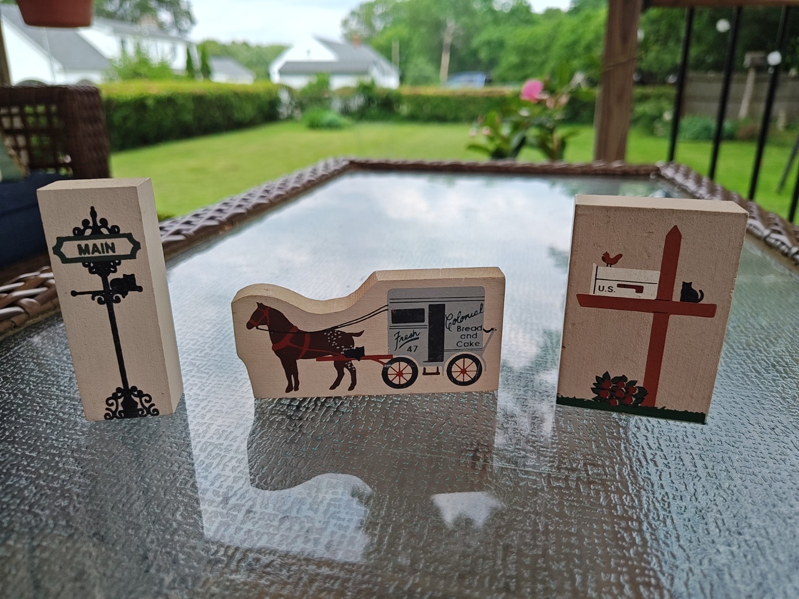 Cat Meow’s Village Accessories Lot of 3 Lamppost, Mailbox, Horse Drawn Carriage