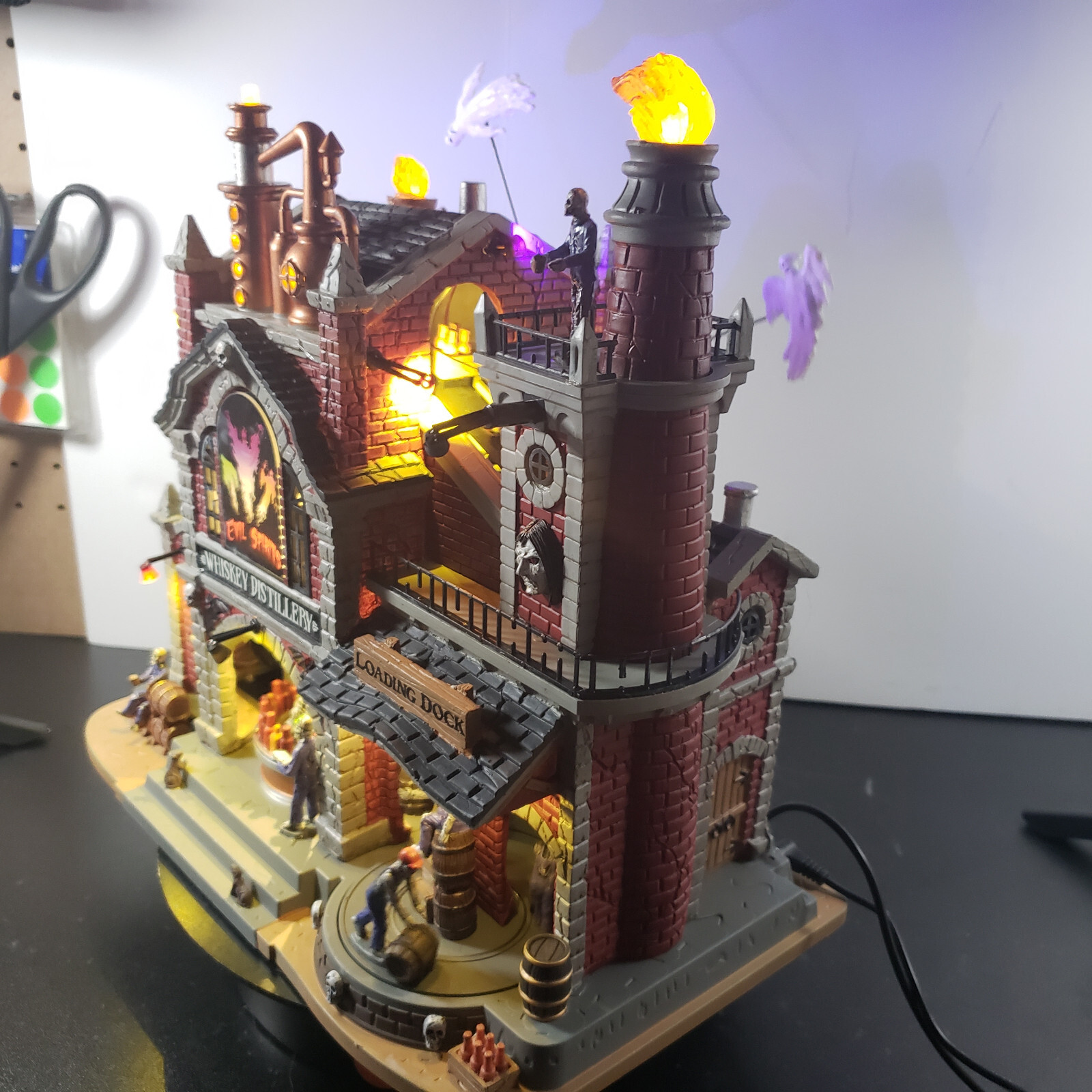 Lemax Spooky Town EVIL SPIRITS WHISKEY DISTILLERY Halloween Zombie 15723 VIDEO
