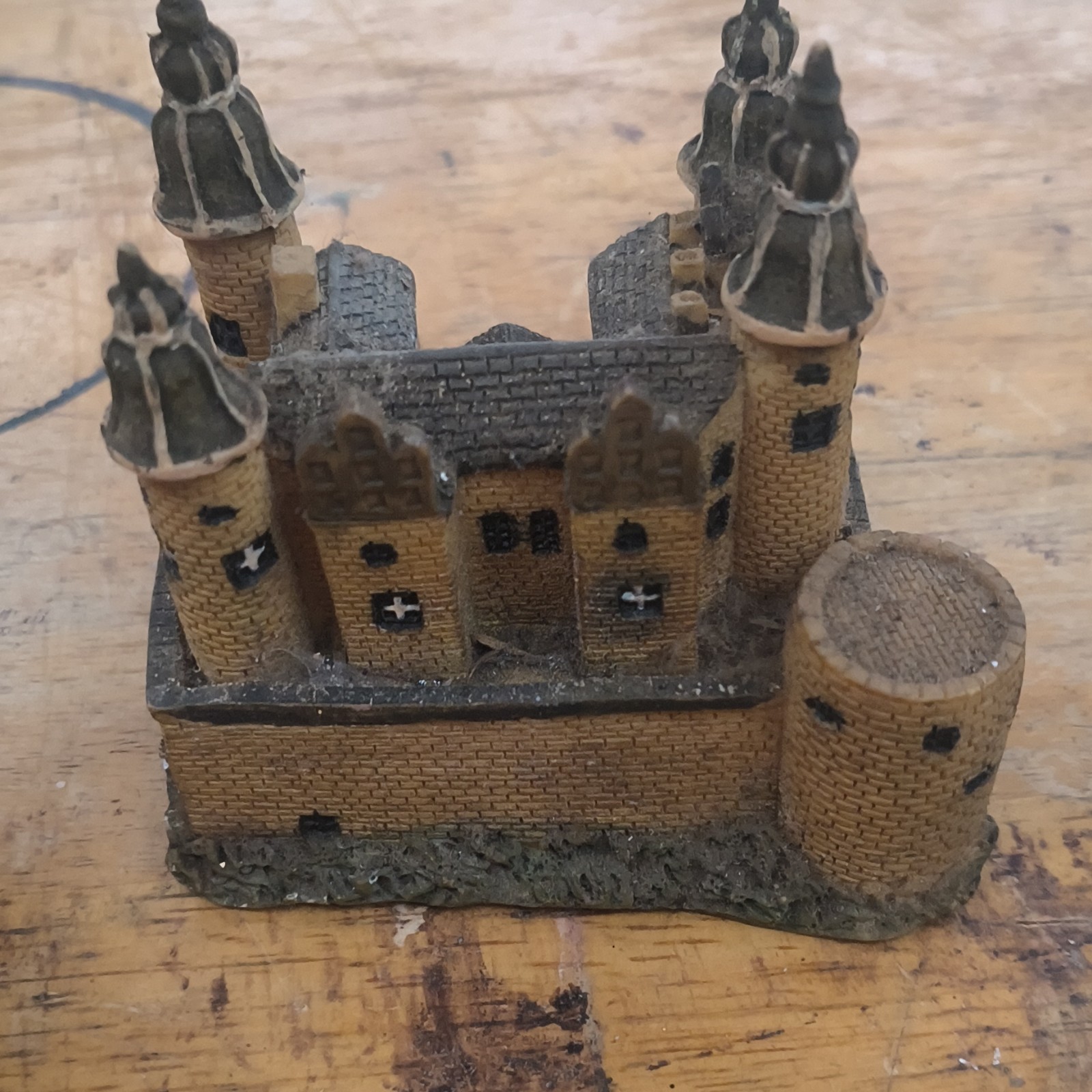 K’s Collection Painted Multicolor Resin Castle Miniature Figurine, Set Of 2