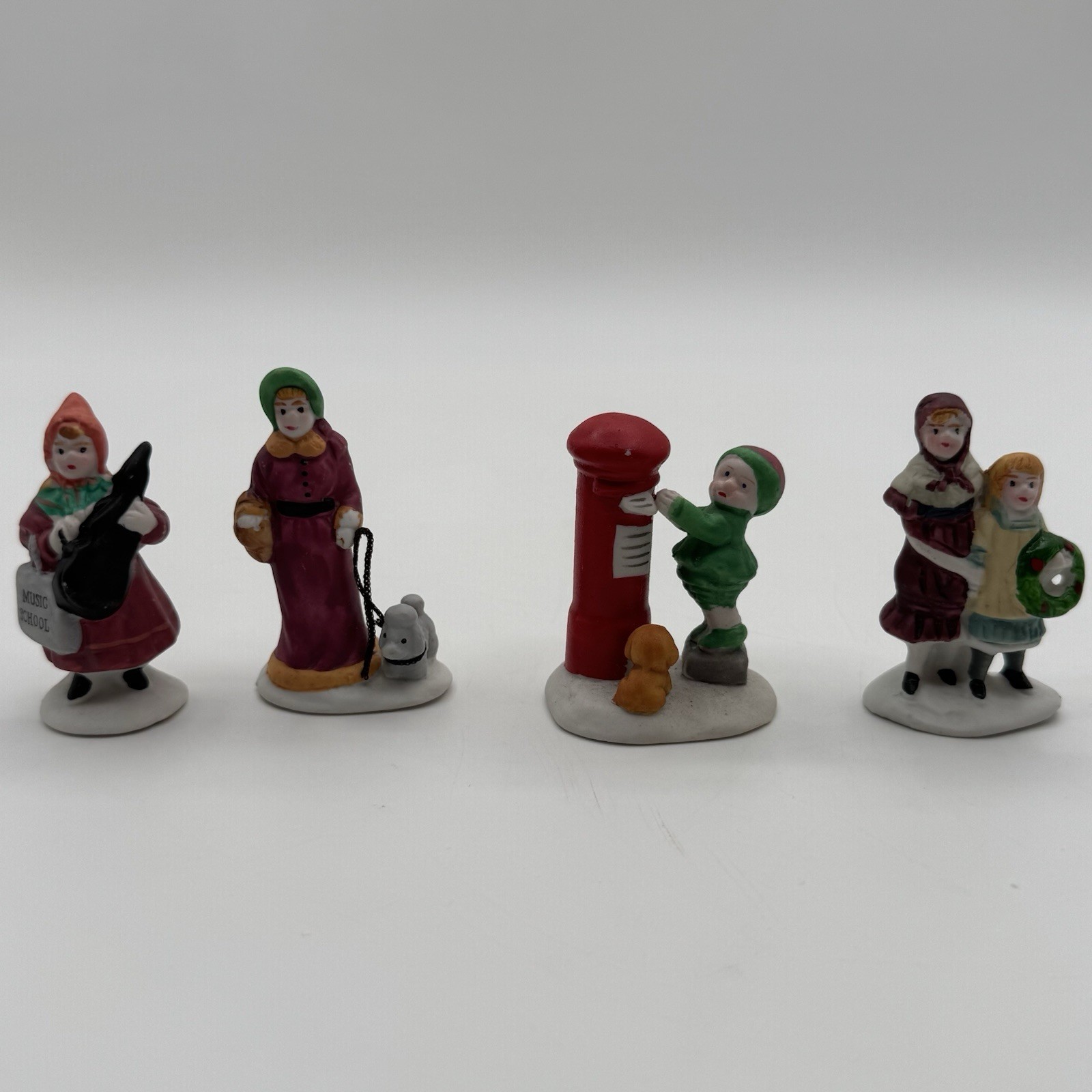 Lot Of 4 Vintage Lemax Dickensvale Figurines Porcelain Christmas Village People