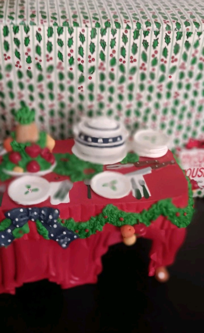 Dept 56 All around The House Dinner Table Wonderfull vintage Estate Item