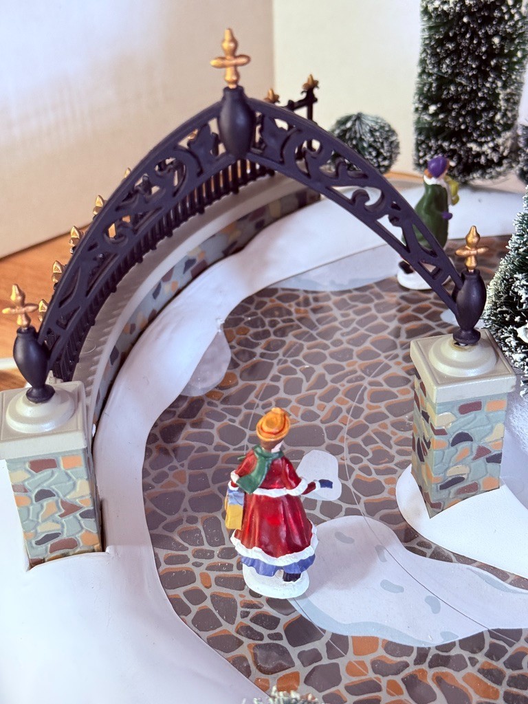 Dept 56 Animated All Around The Park Village Set 1995 Tested w Box