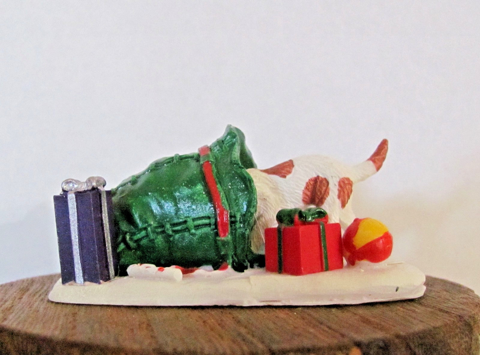 Lemax Villages General Products Accessory – Where’s My Present? #24969