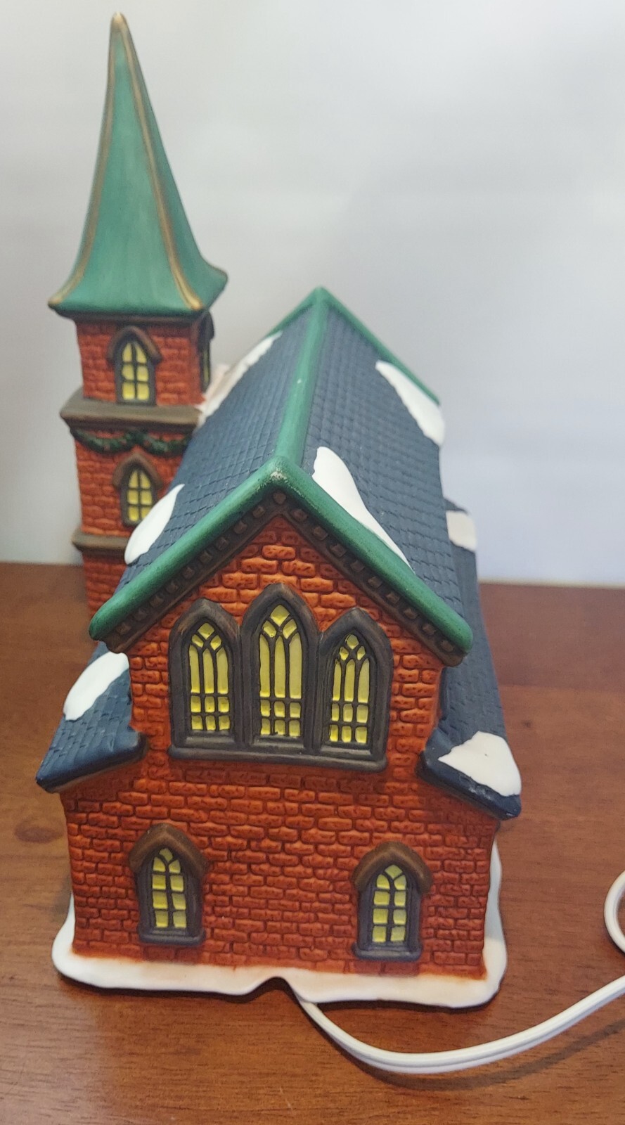 VINTAGE HAND PAINTED FINE PORCELAIN RED BRICK CHURCH LIGHTED GALLERIA CHRISTMAS