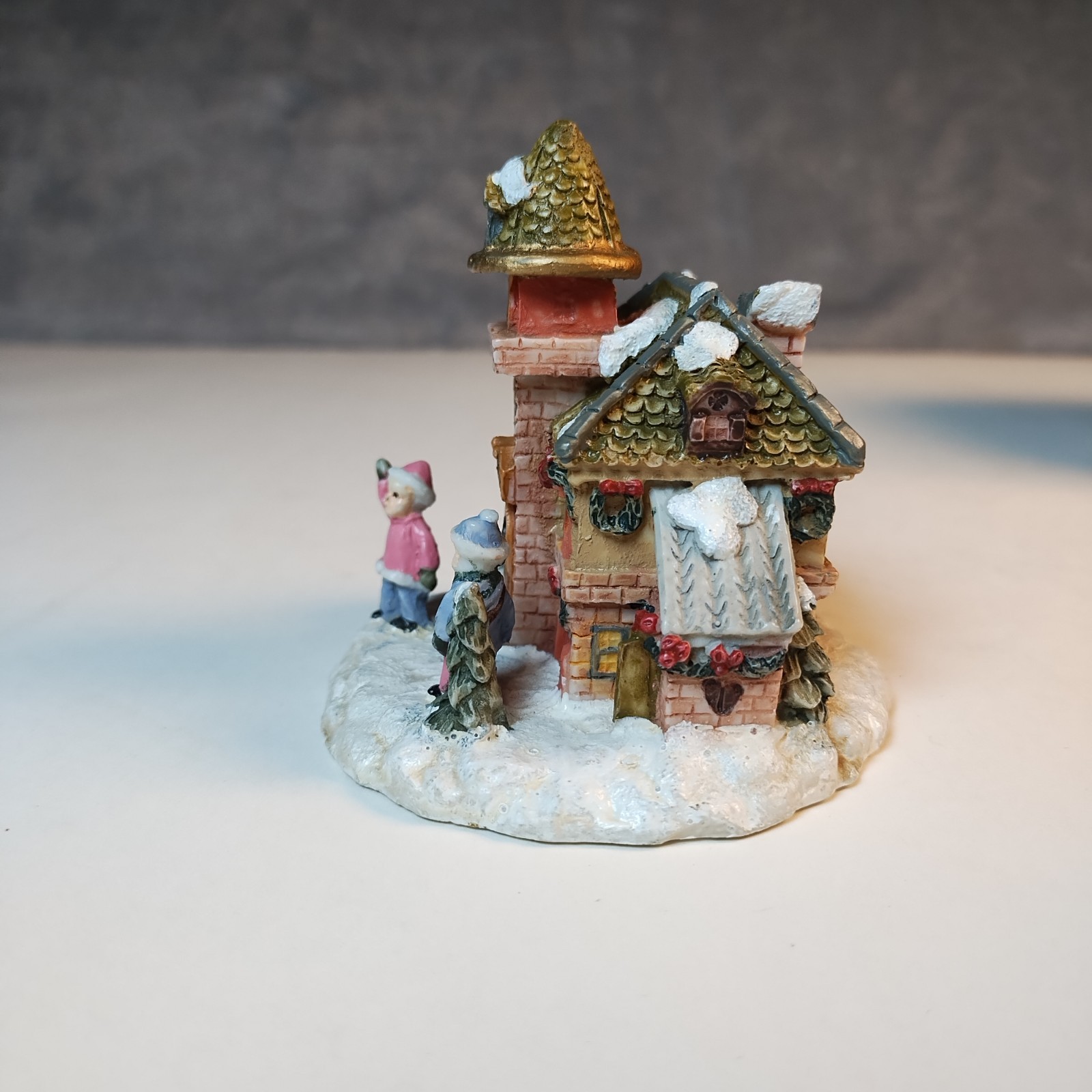 Cottage Winsor Collection School Welcoming People Figurine Christmas