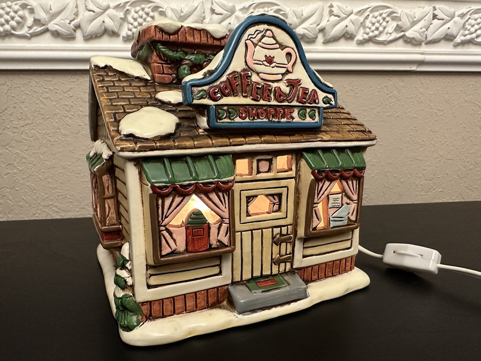 LEFTON 1989 “COFFEE And Tea SHOPPE” Hand Painted Light up Christmas Store