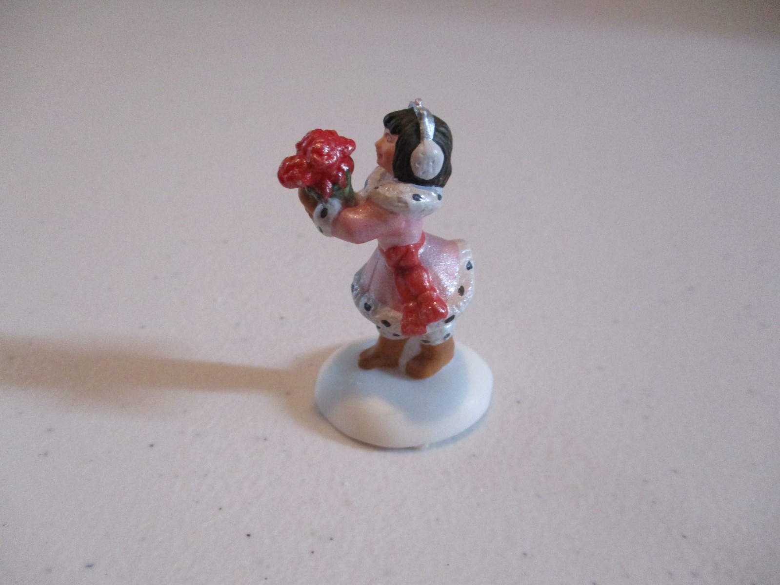 Dept 56 CRYSTAL ICE KING AND QUEEN LITTLE GIRL REPLACEMENT PART 56.58976