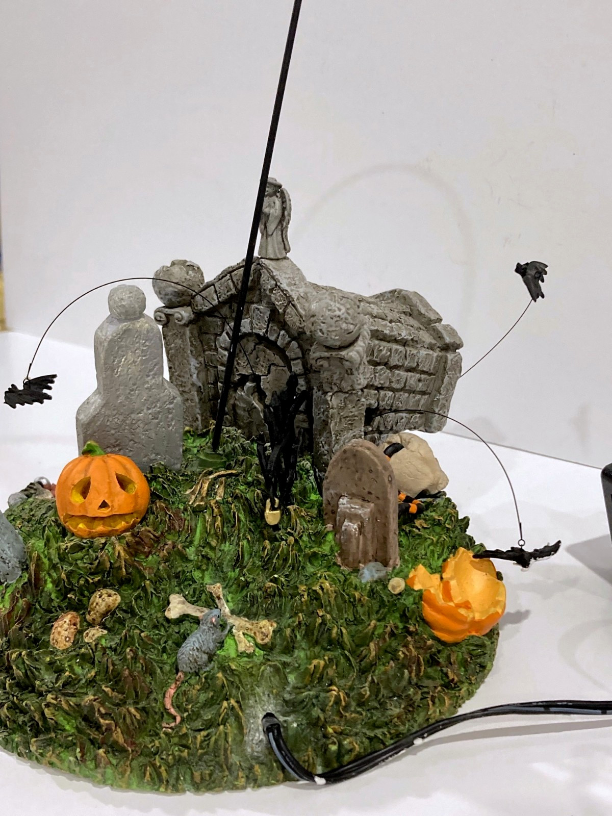 Dept 56 Escape From The Crypt Flying Skeleton Halloween Snow Village Retired