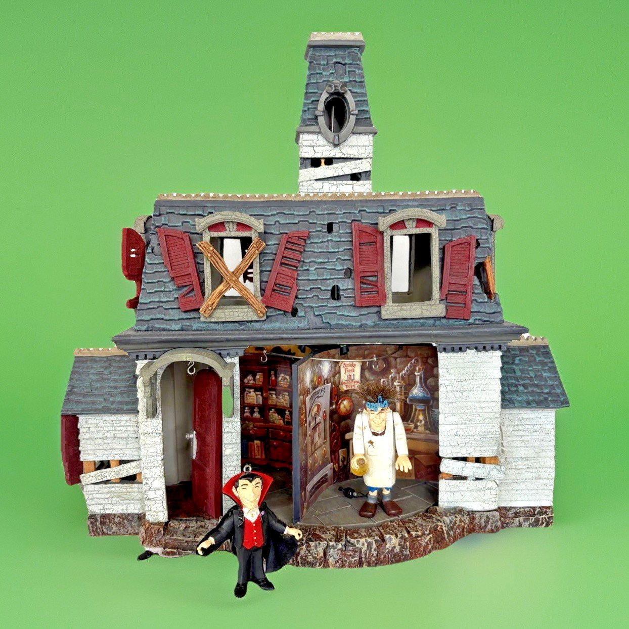 Hallmark The Mansion on Ravenwood Lane Haunted House Halloween Keepsake 2 Figure