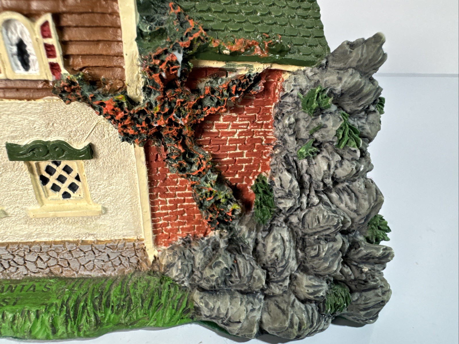 1995 Santa’s Best Water Wheel House Green Roof Christmas Village 4.25″