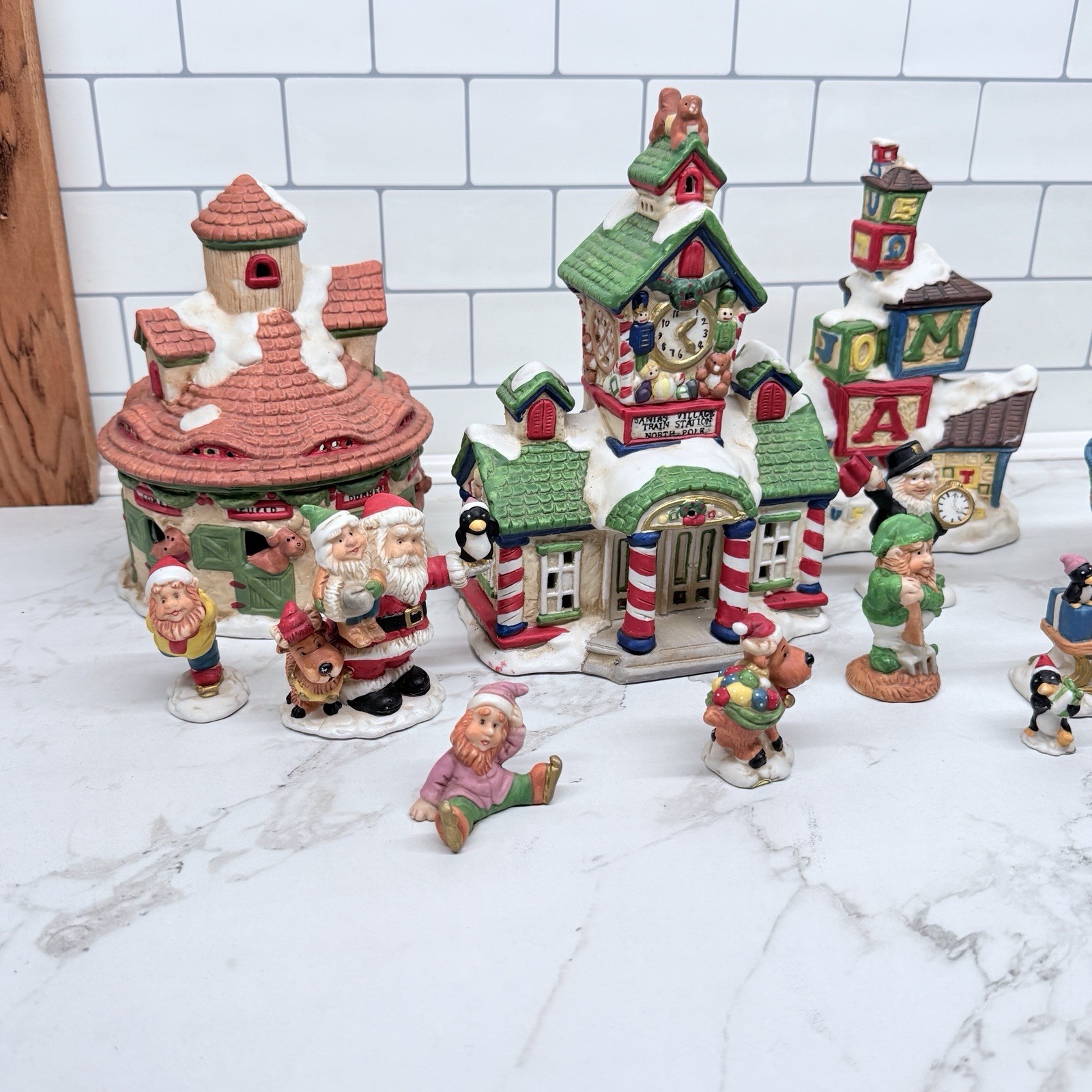 Vintage Grandeur Noel Santa’s Village 23 Piece Illuminated Porcelain Set