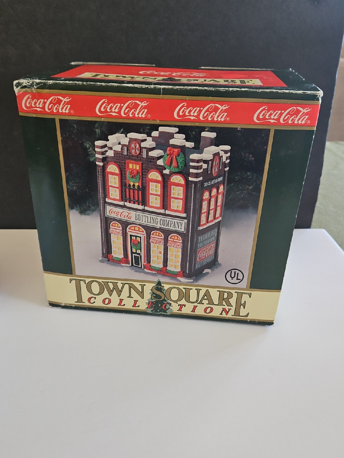 COCA-COLA 1995 TOWN SQUARE COLLECTION COCA-COLA BOTTLING COMPANY ADORABLE ITEM