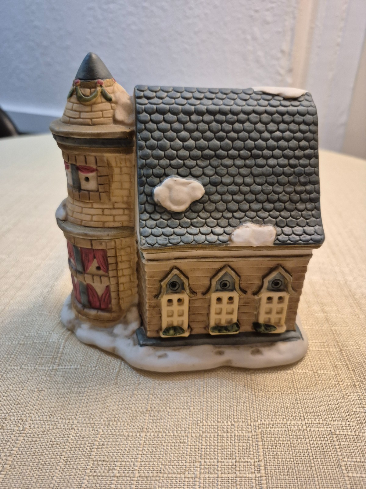 Grandeur Noel Snowflake Village 1994 Collector’s Edition Gift Shop/General Store