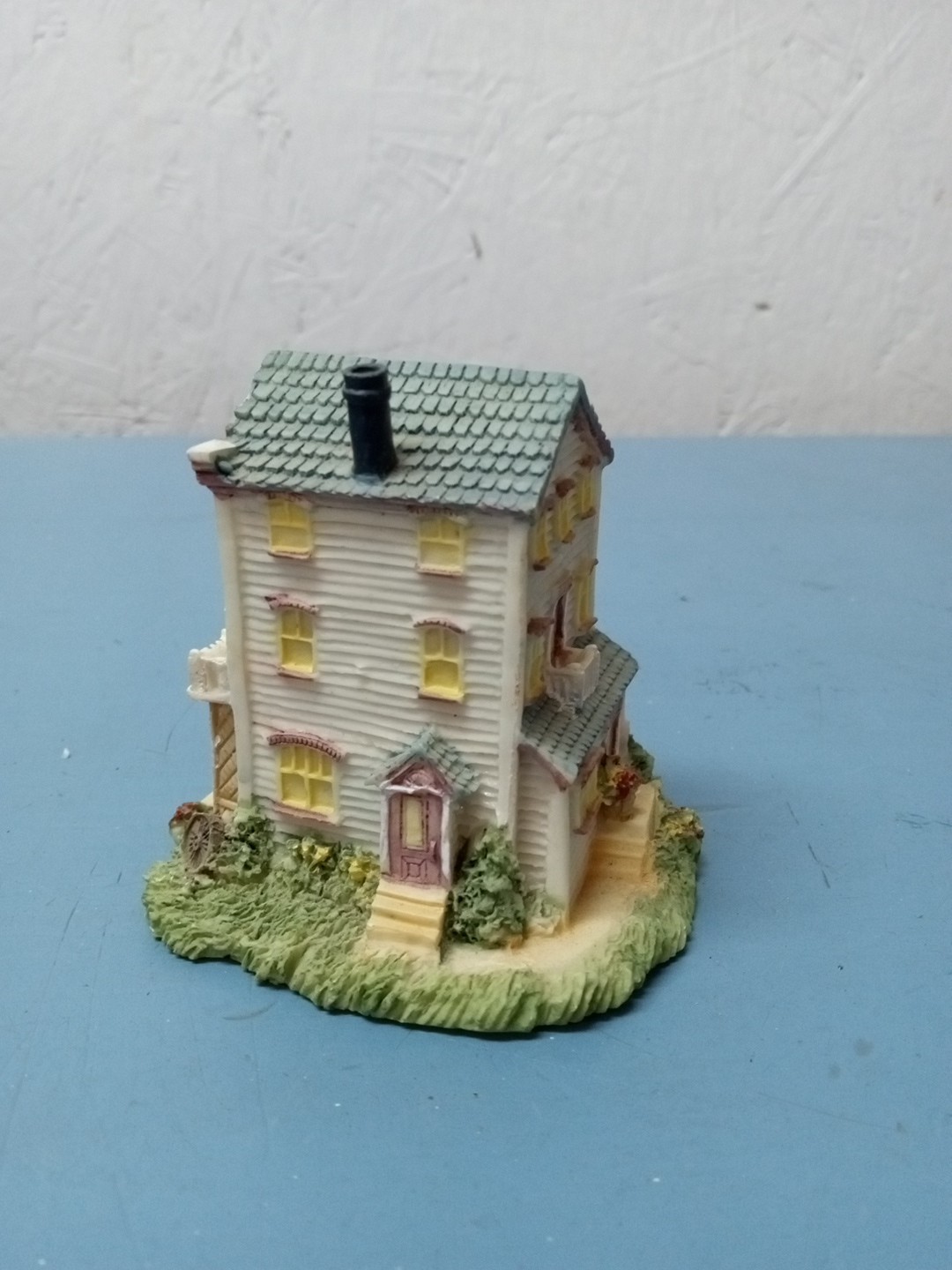 Liberty Falls Rev. Watkins House AH45 Americana Collection Miniature (LL)