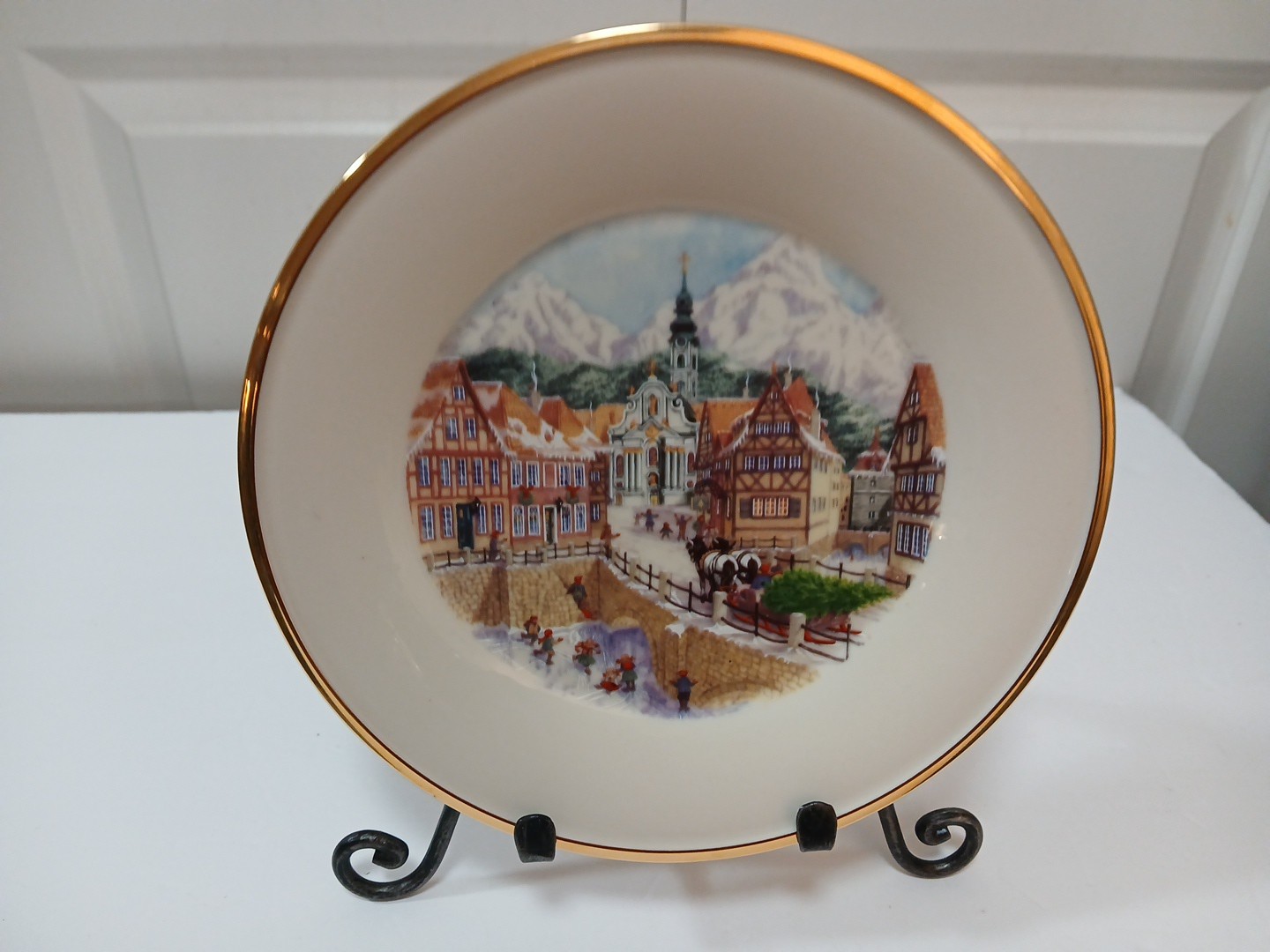 Lenox Eternal Holiday Village 9.25″ Plate Featuring Scenes Of Germany Bone China