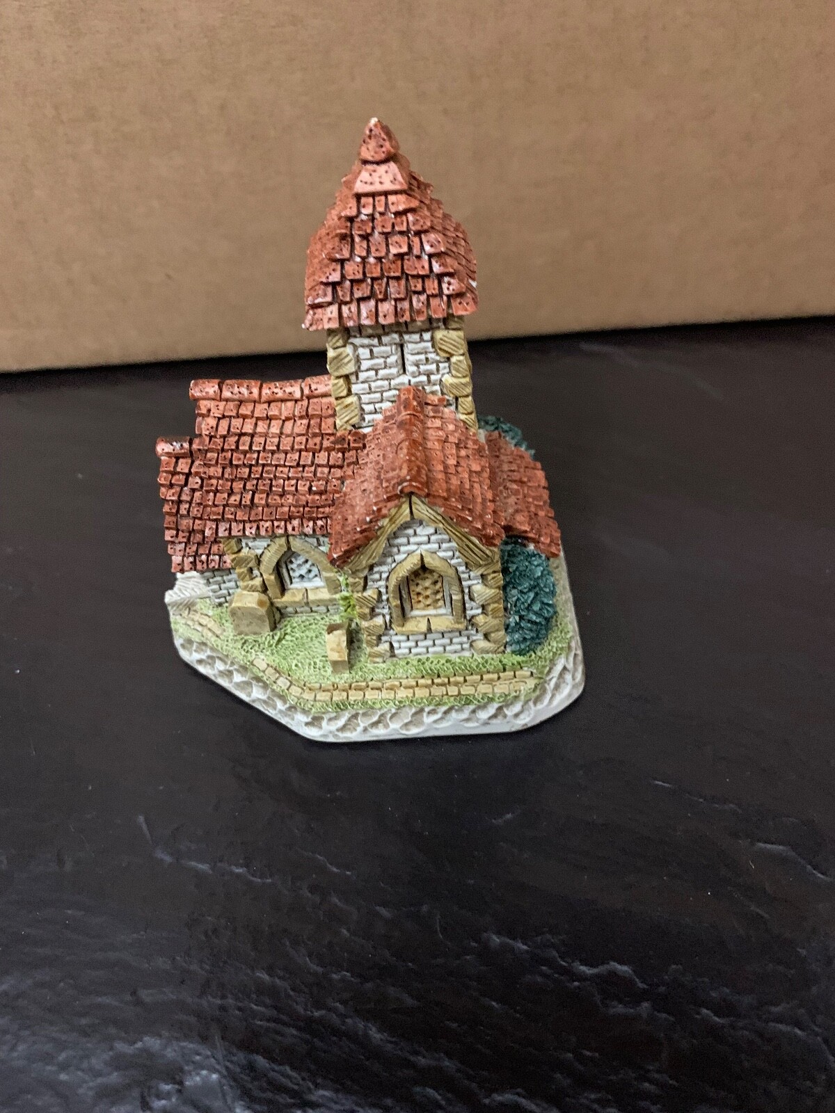 David Winter St Josephs Cottage D1006 The Pilgrims Way 1997. British Handmade