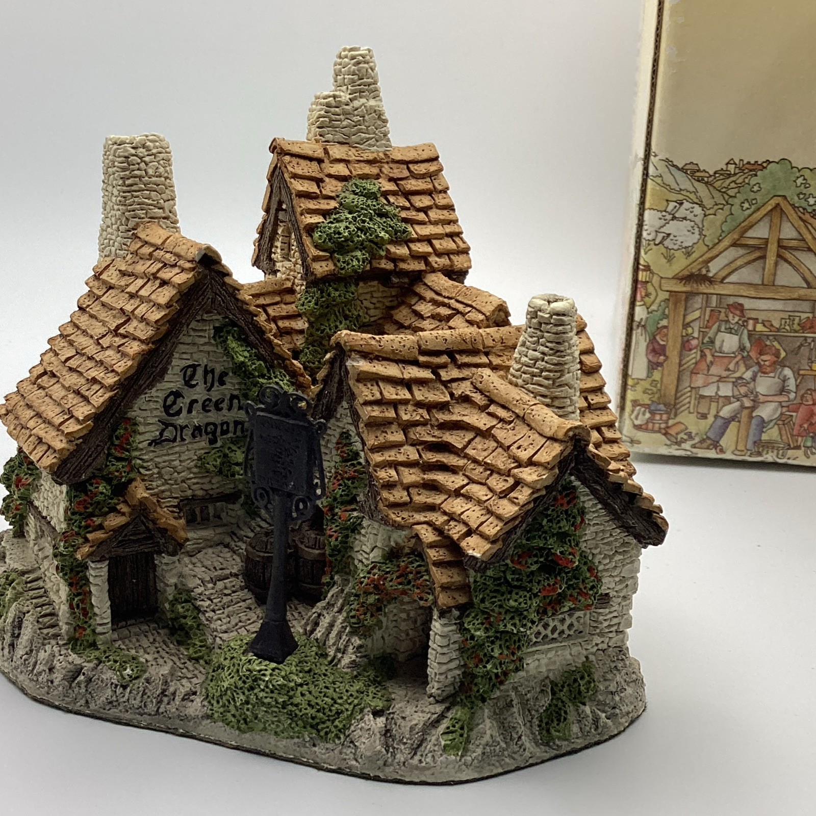 1983 Vintage David Winter Cottages The Green Dragon W/Box & Cert of Authenticity