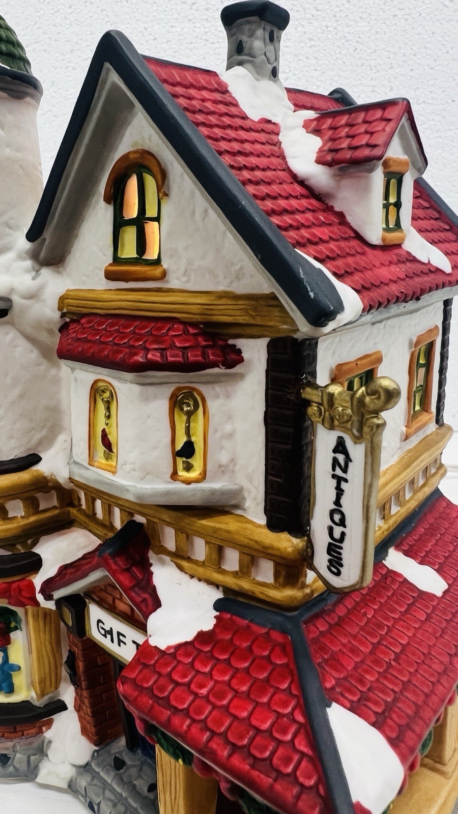 Copperfield Keepsake “Gifts & Antiques” Porcelain Lighted House Excellent !