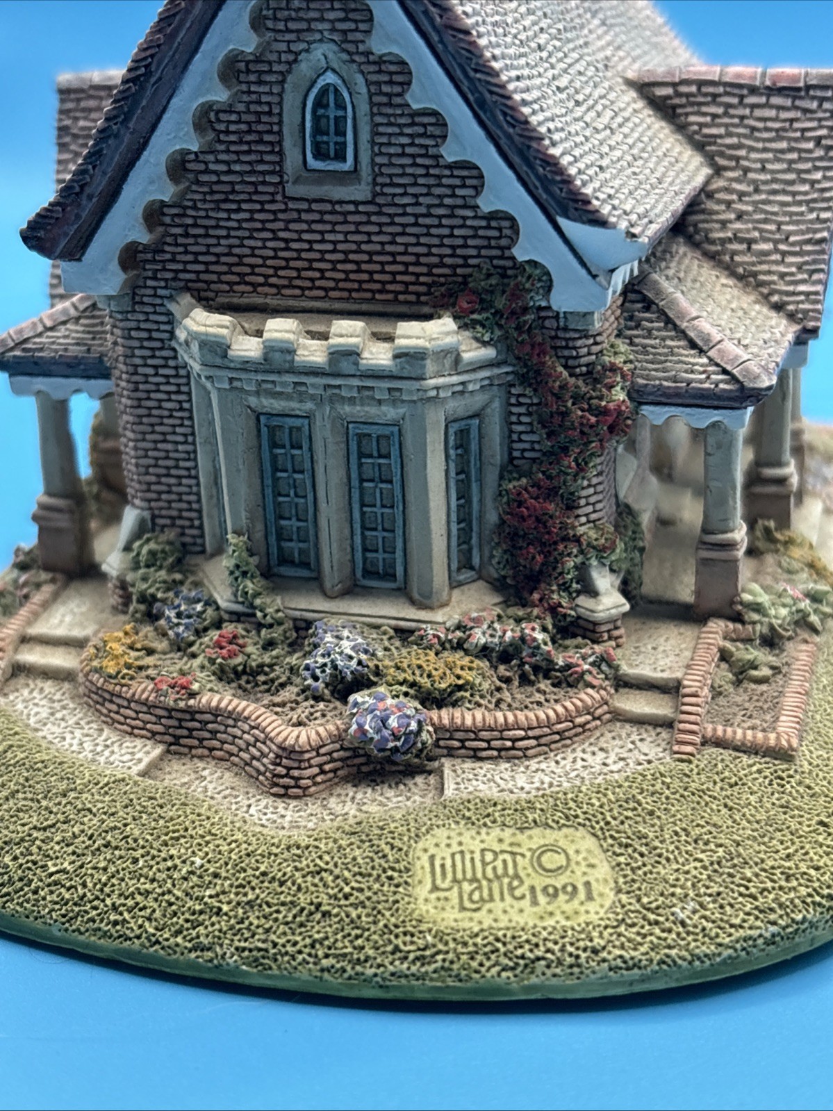 Lilliput Lane Set Of 2 Cottages Paradise Lodge And Bridle Way. Very Cute Houses.