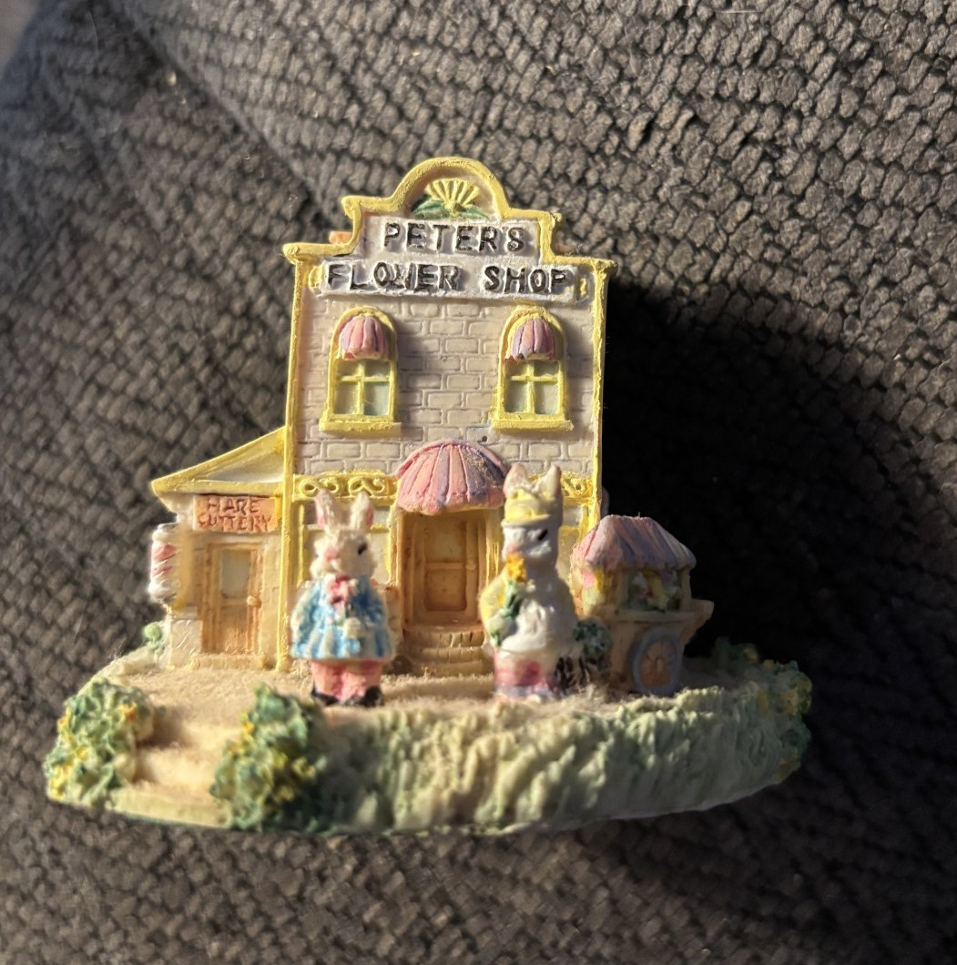 Bunny Family Village “Peter’s Flower Shop” EH02 1994 NIB