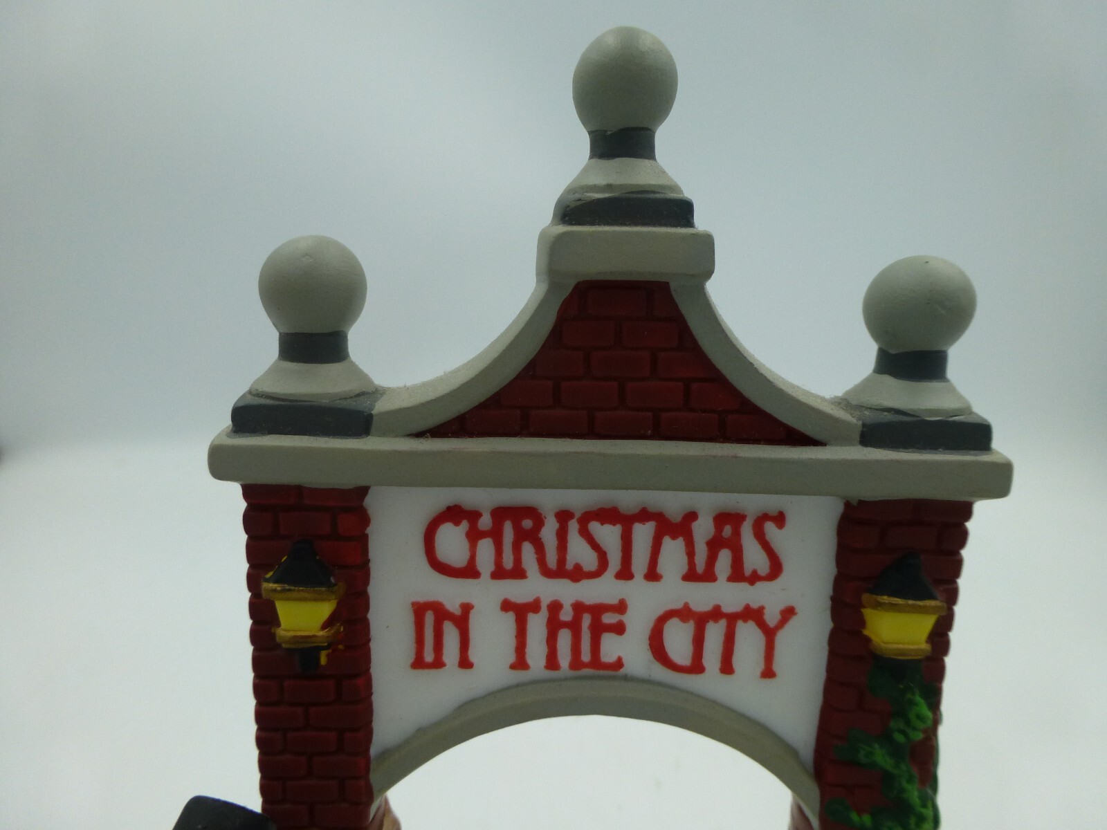 Dept 56 -‘Caroling Thru the City’ 3 Figures 5548-4, ‘Key to the City’ 5889-3 etc