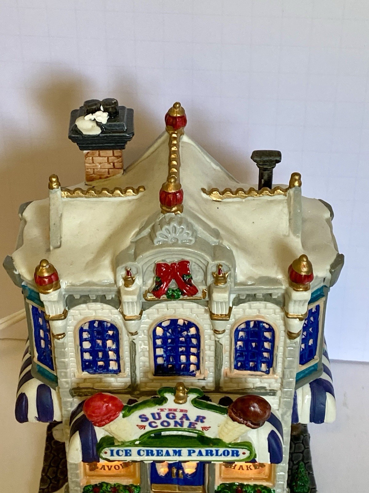 Vintage Lemax Santas Wonderland The Sugar Cone Ice Cream Parlor Lighted Building