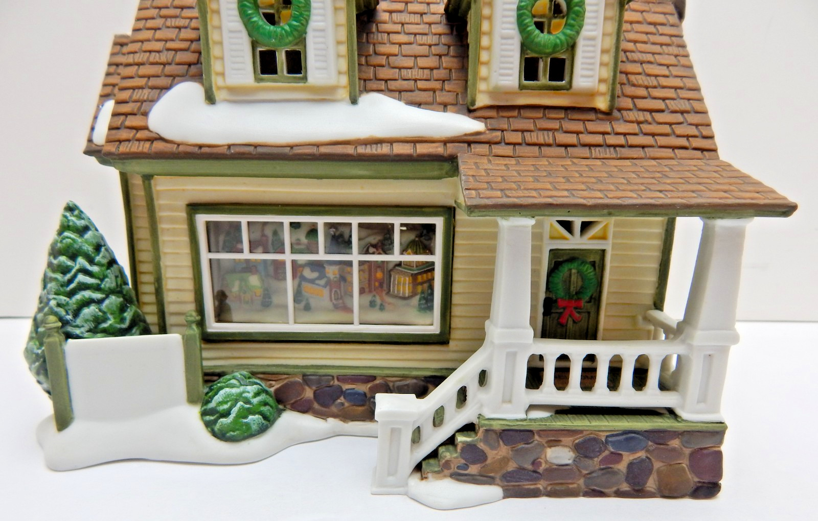 Dept 56 Collectors Club House #54800 Old Stock w/Light Cord, Box Figurine