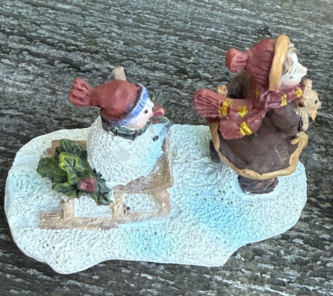 Lot Of 6 Christmas Village Figurines Decorative Miniatures Christmas Holiday