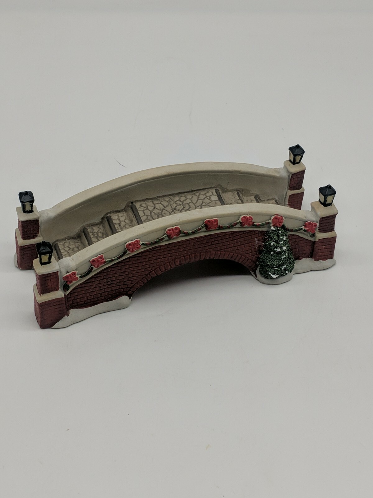 1991 LEMAX Hearthside COLLECTIBLES PORCELAIN FOOT BRIDGE w/ lamps & wreath