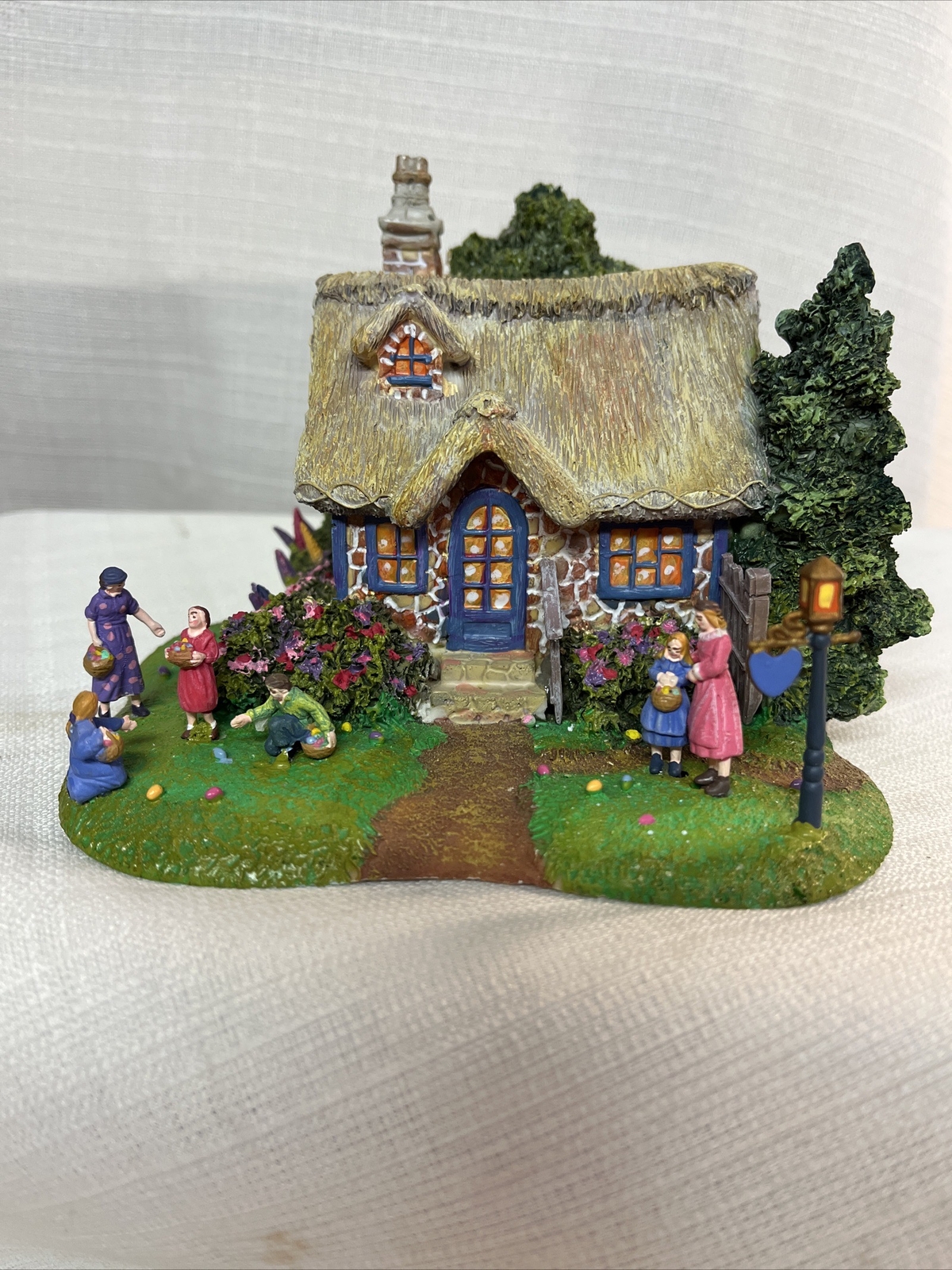 Thomas Kinkade Figurine Thatched Cottage Easter Egg Hunt Vintage NEW