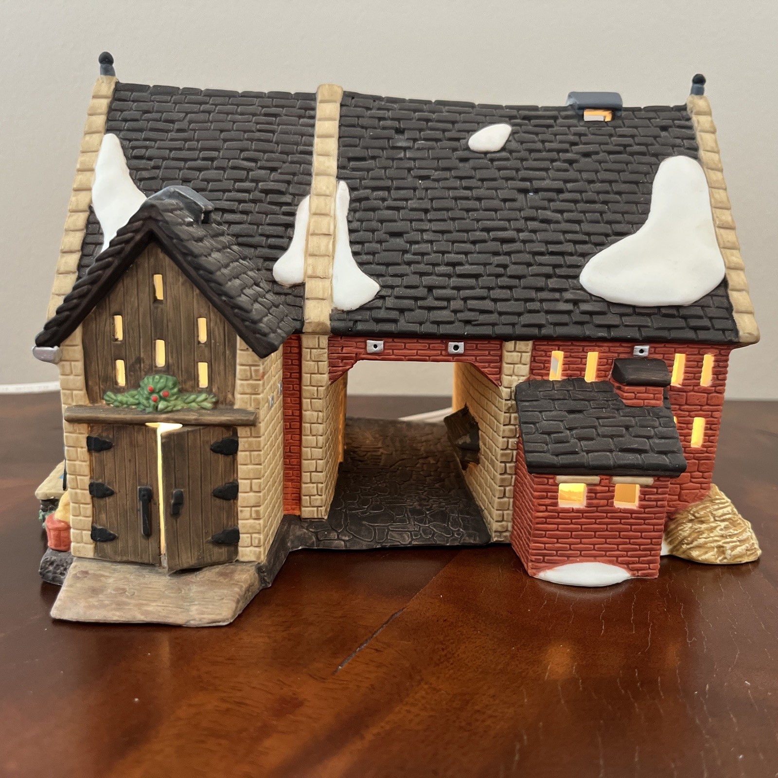 Dept 56 Dickens Village Butter Tub Barn 58338 Retired With Double Light
