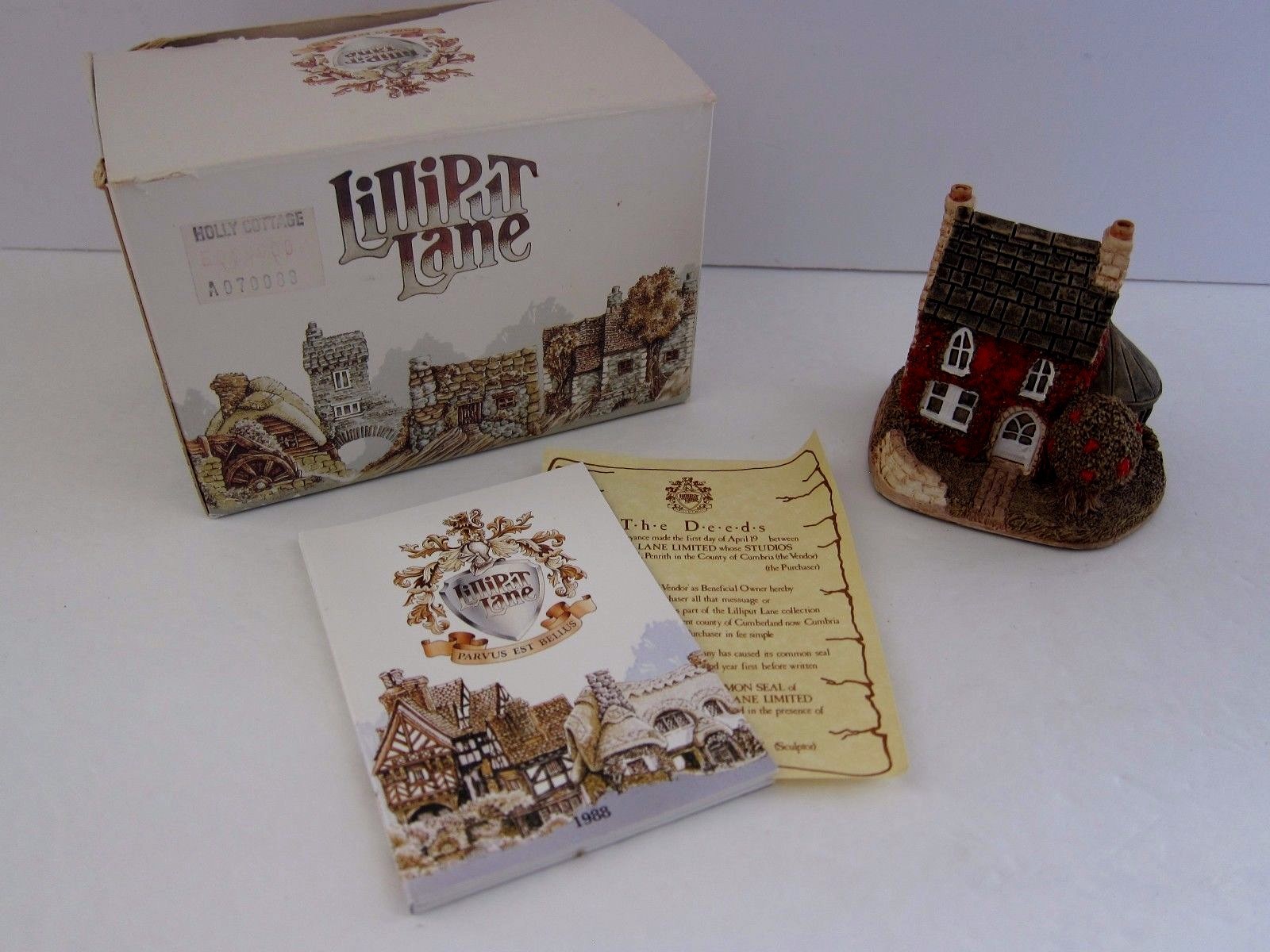 Lilliput Lane Miniature Masterpiece Holly Cottage United Kingdom 1984 Tate Box