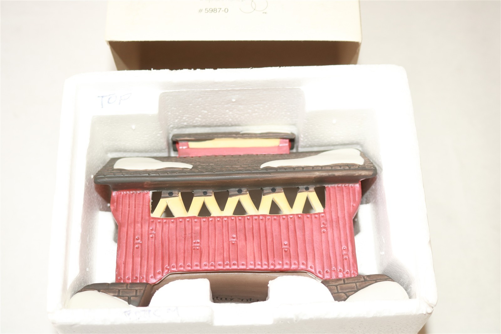 DEPT 56 – Heritage Village Collection – RED COVERED BRIDGE