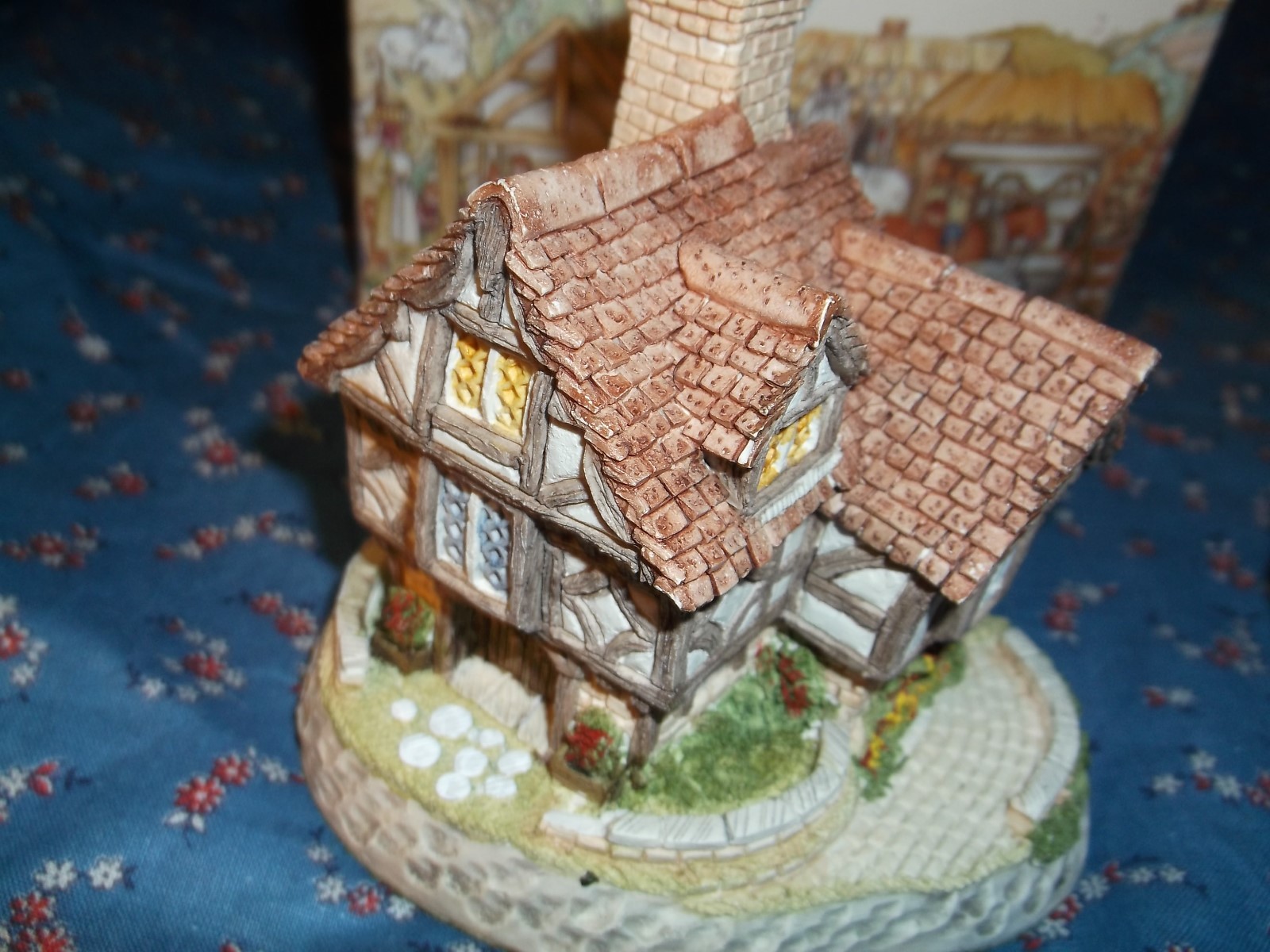 David Winter The Hall COA & Box About 3 1/2 Inches High