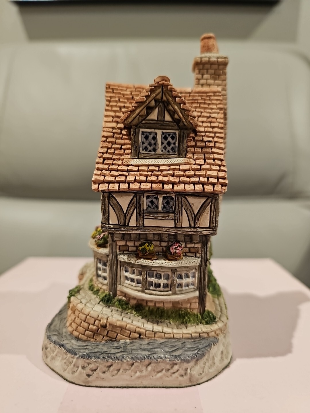 Vintage David Winter Cottages 1992 THAMESIDE Original box & Authentication Card