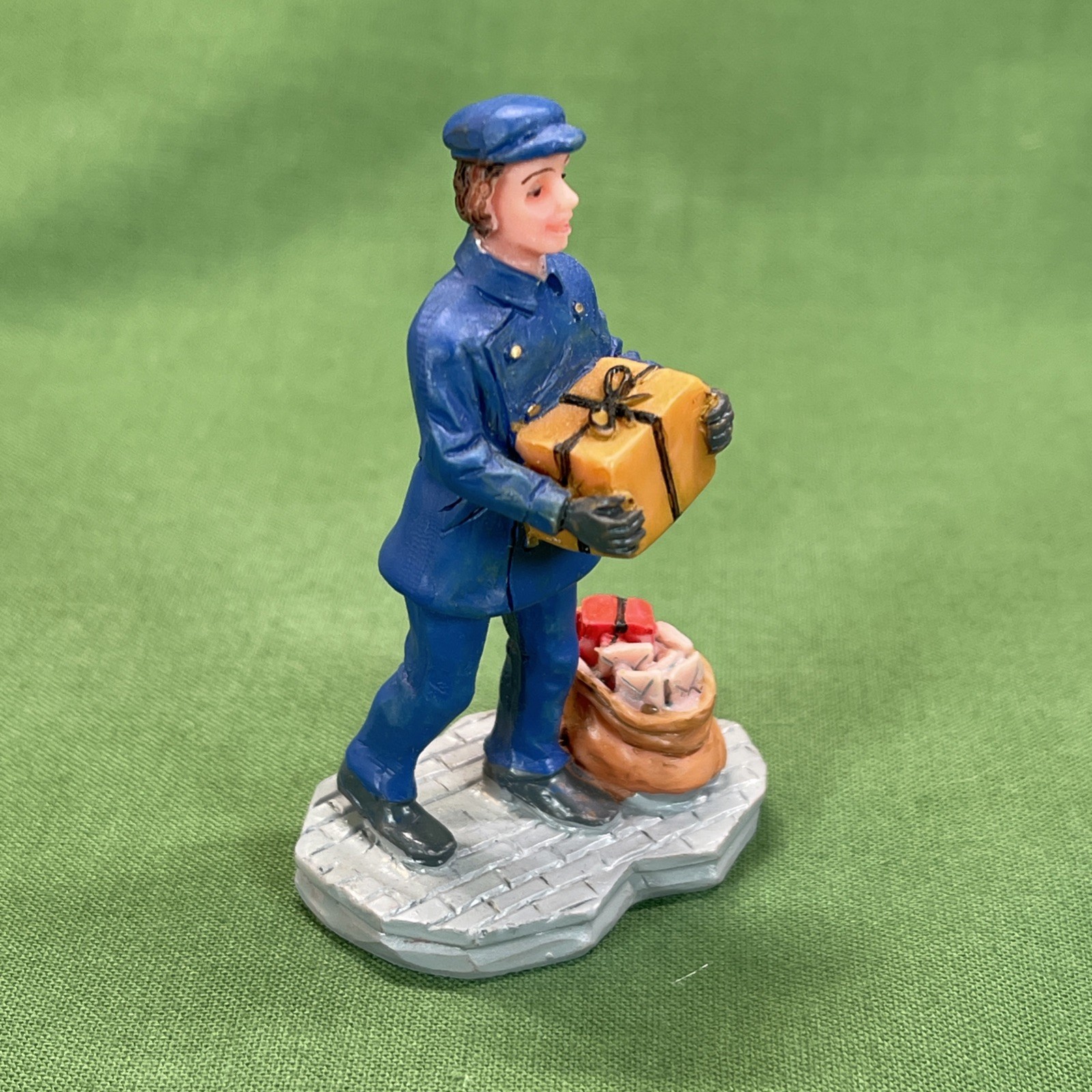 Lemax Village Figure SPECIAL DELIVERY #32747 Mail/Package Person 2003 Rare