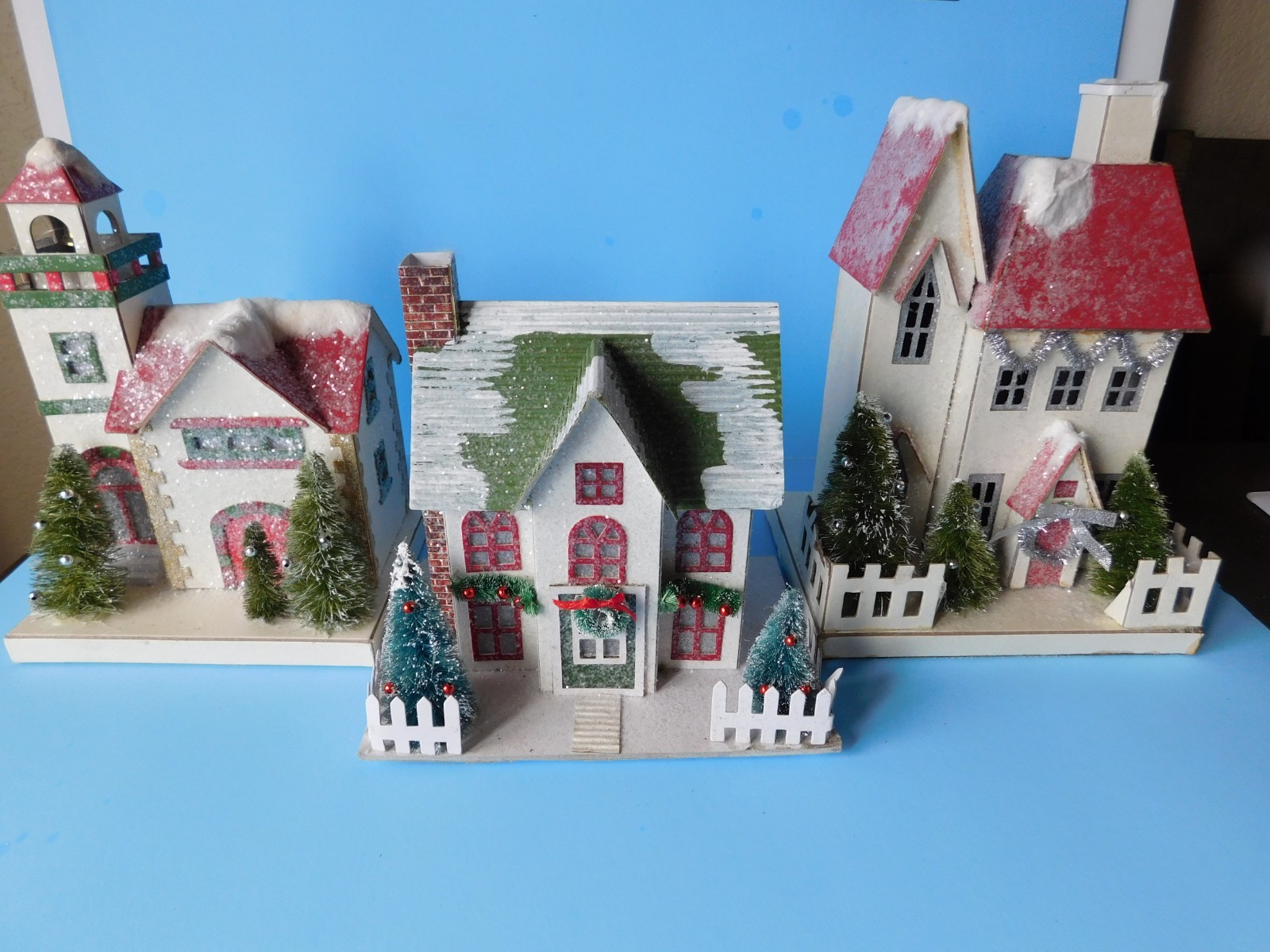 3 CARDBOARD VILLAGE HOUSES ARE DECORATED WITH GLITTER & LIGHT UP + 3 ORNAMENTS