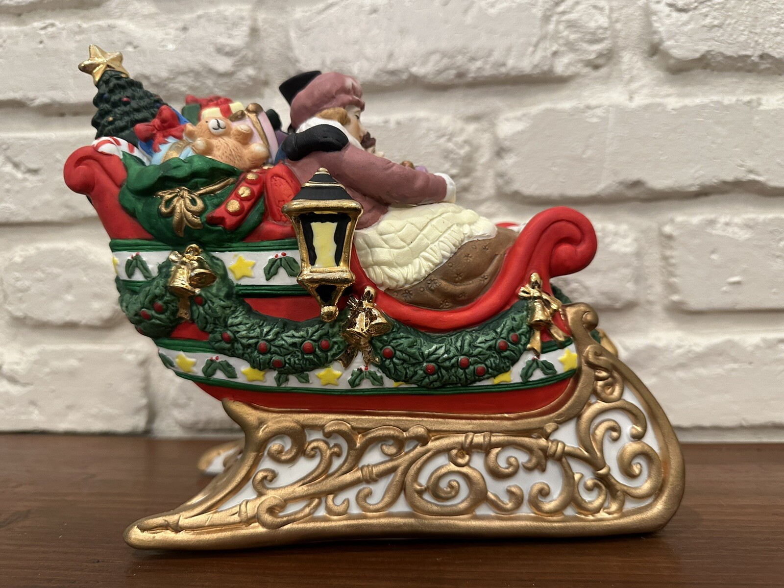 Vintage Christmas Sleigh MUSICAL Figurine, Plays JOY TO THE WORLD Boxed 9”x8”